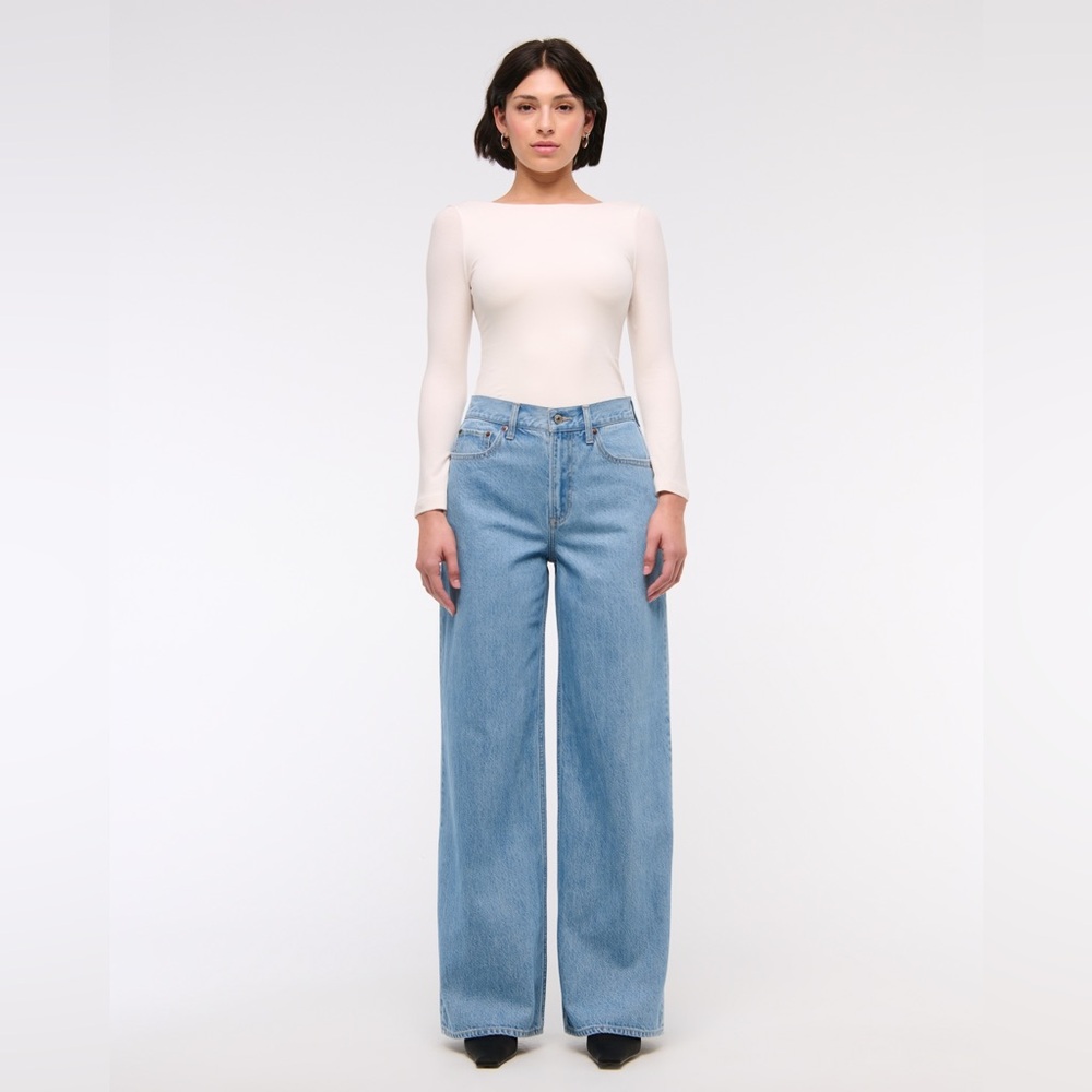 Abercrombie & Fitch Wide Leg Jeans in Medium